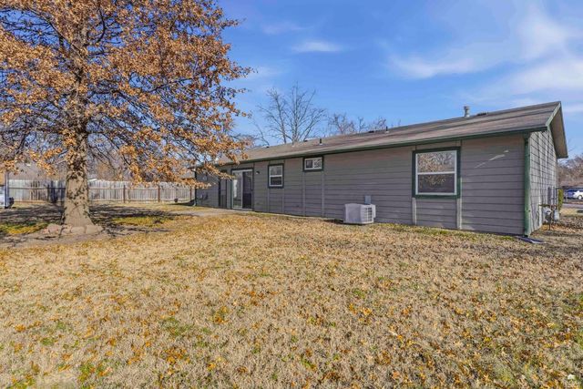 808 Sunrise Circle, Manhattan, KS 66503