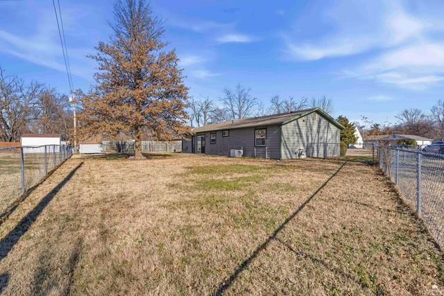 808 Sunrise Circle, Manhattan, KS 66503