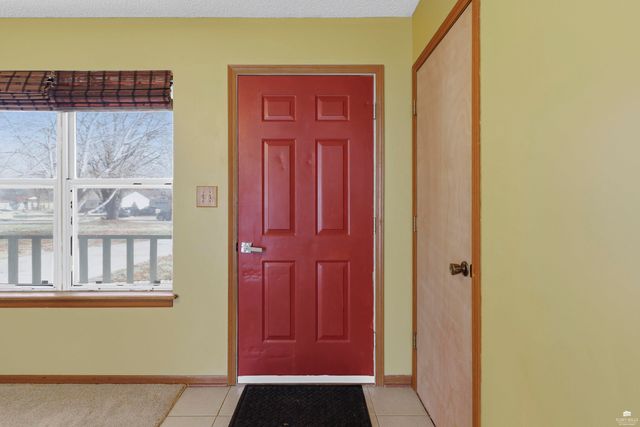 808 Sunrise Circle, Manhattan, KS 66503