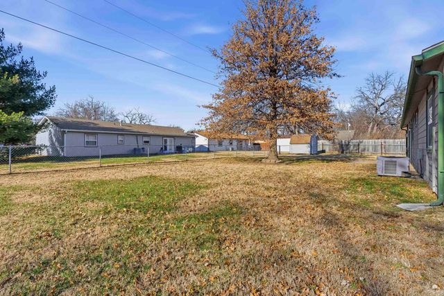808 Sunrise Circle, Manhattan, KS 66503