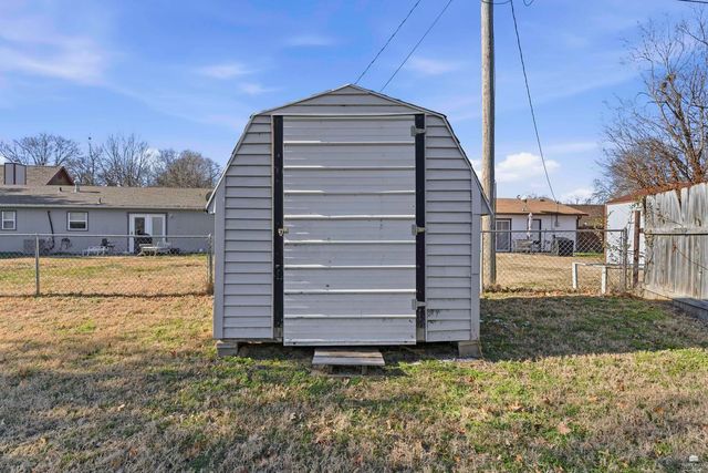 808 Sunrise Circle, Manhattan, KS 66503