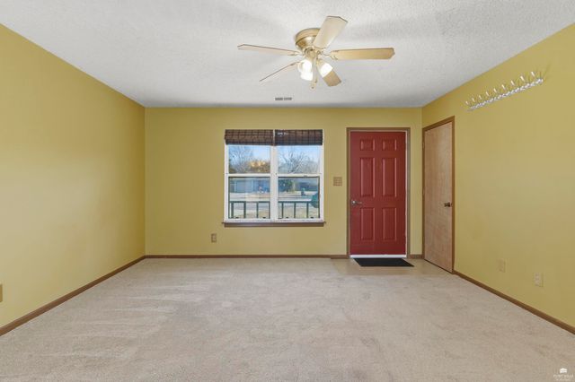 808 Sunrise Circle, Manhattan, KS 66503