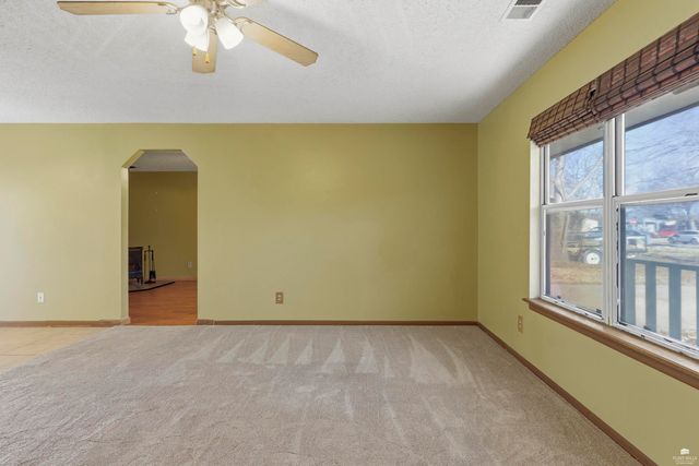 808 Sunrise Circle, Manhattan, KS 66503