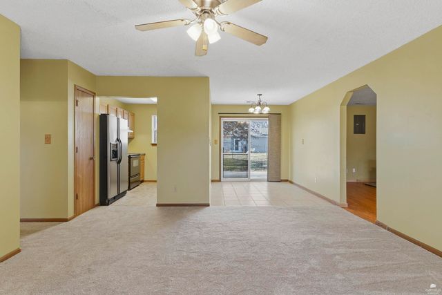 808 Sunrise Circle, Manhattan, KS 66503
