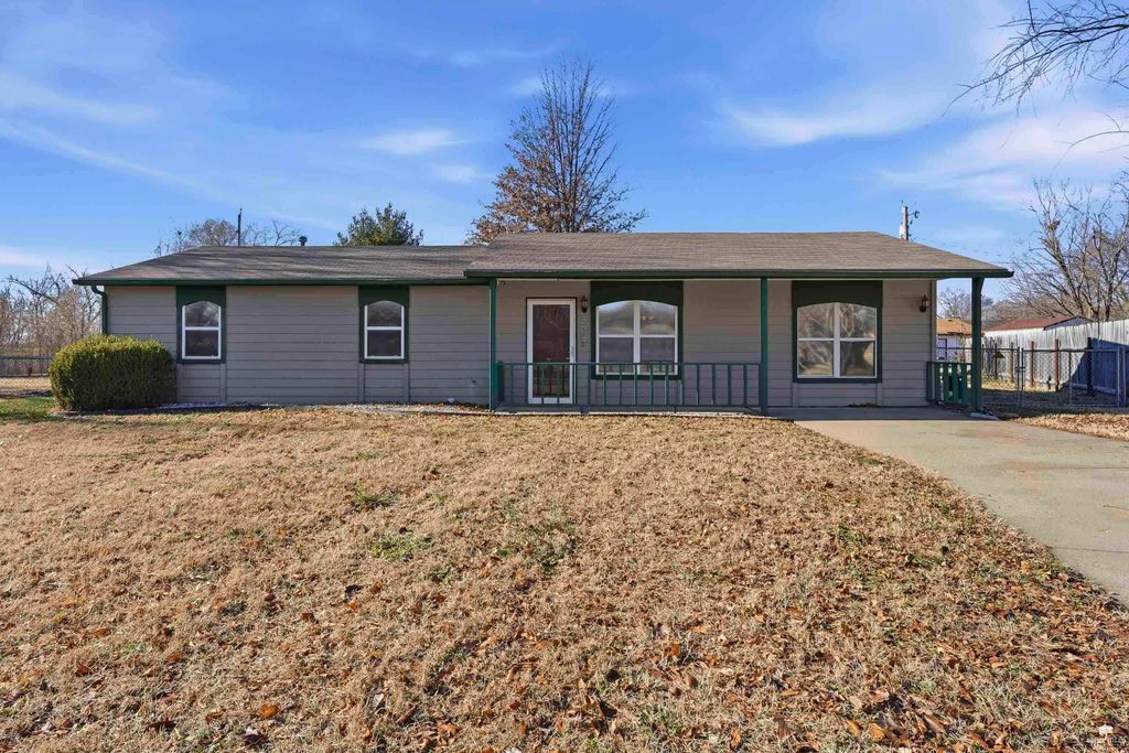 808 Sunrise Circle, Manhattan, KS 66503