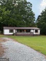 98 Alexander Road, Grantville, GA 30220