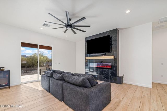 885 N Windbell Circle, Tucson, AZ 85745