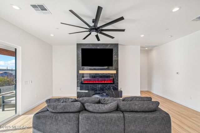 885 N Windbell Circle, Tucson, AZ 85745