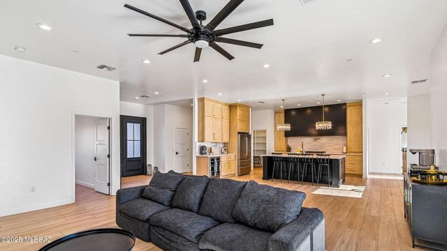 885 N Windbell Circle, Tucson, AZ 85745