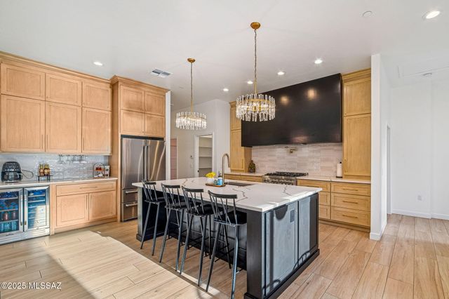 885 N Windbell Circle, Tucson, AZ 85745