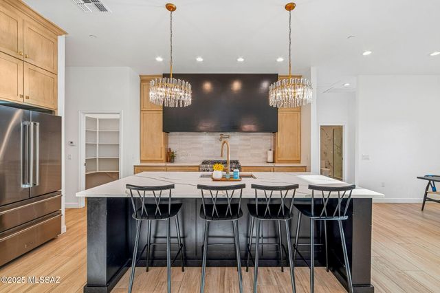 885 N Windbell Circle, Tucson, AZ 85745