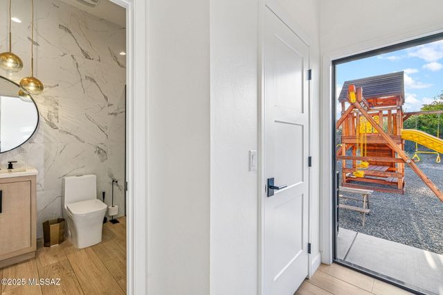 885 N Windbell Circle, Tucson, AZ 85745