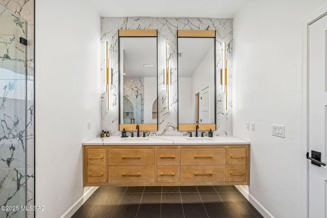 885 N Windbell Circle, Tucson, AZ 85745