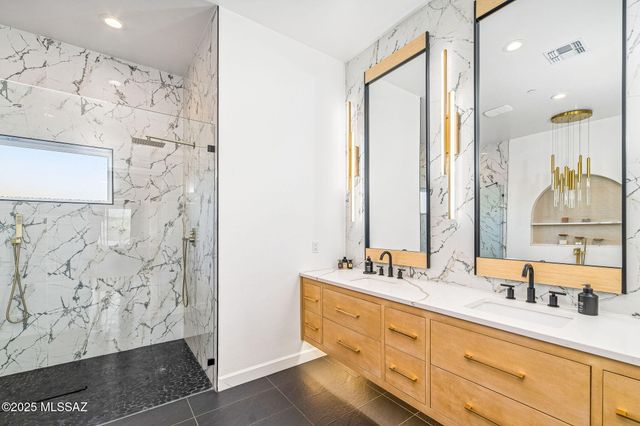 885 N Windbell Circle, Tucson, AZ 85745