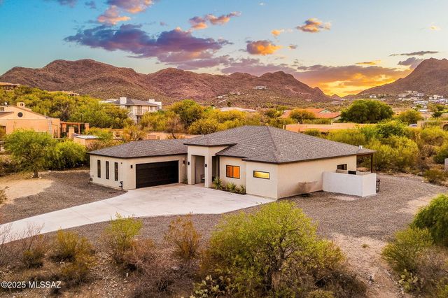 885 N Windbell Circle, Tucson, AZ 85745