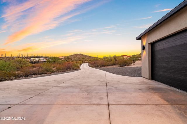 885 N Windbell Circle, Tucson, AZ 85745