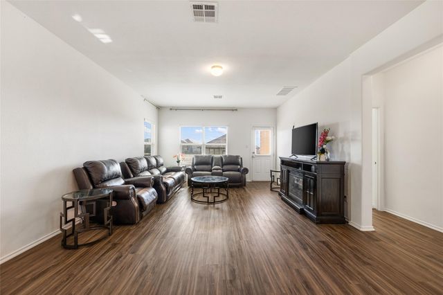 132 Joe Kidd LN, Jarrell, TX 76537