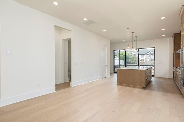 2255 Crestview Drive NE 43, Atlanta, GA 30319