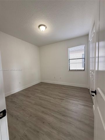 9776 W 34th Ave, Hialeah, FL 33018