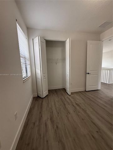 9776 W 34th Ave, Hialeah, FL 33018