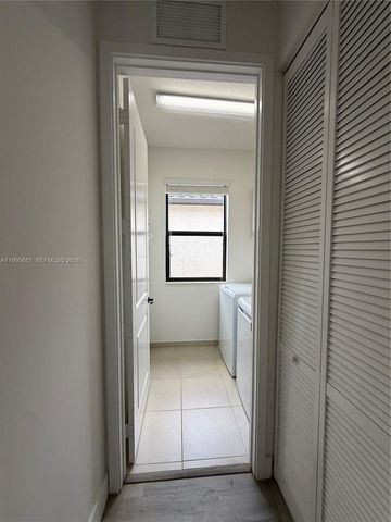 9776 W 34th Ave, Hialeah, FL 33018