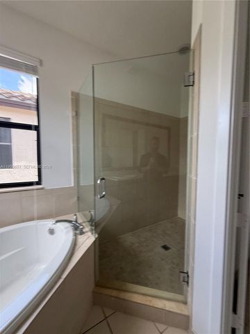 9776 W 34th Ave, Hialeah, FL 33018