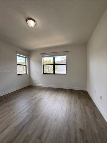 9776 W 34th Ave, Hialeah, FL 33018