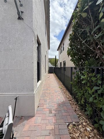 9776 W 34th Ave, Hialeah, FL 33018