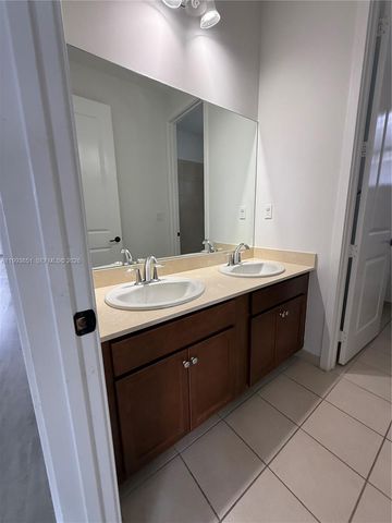 9776 W 34th Ave, Hialeah, FL 33018