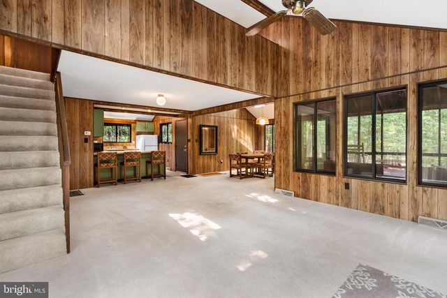 19 SNOWFLAKE LN, Hedgesville, WV 25427