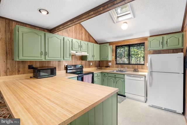 19 SNOWFLAKE LN, Hedgesville, WV 25427