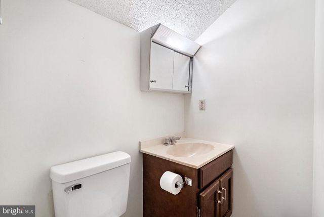19 SNOWFLAKE LN, Hedgesville, WV 25427