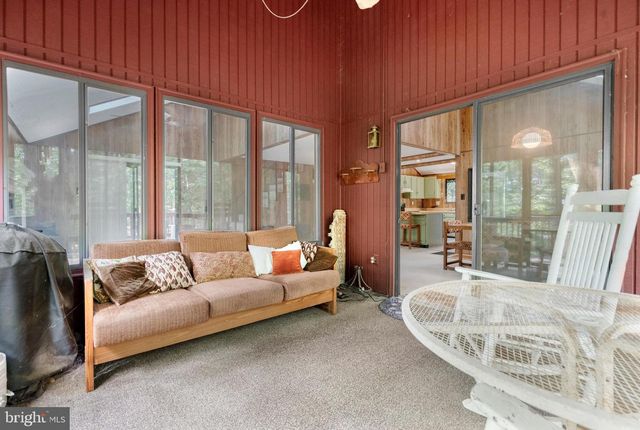 19 SNOWFLAKE LN, Hedgesville, WV 25427