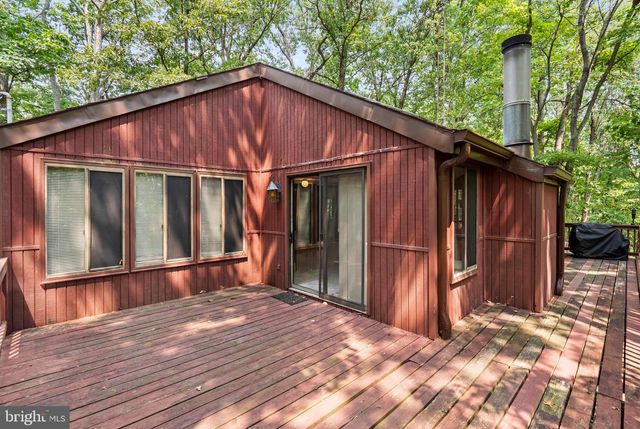 19 SNOWFLAKE LN, Hedgesville, WV 25427