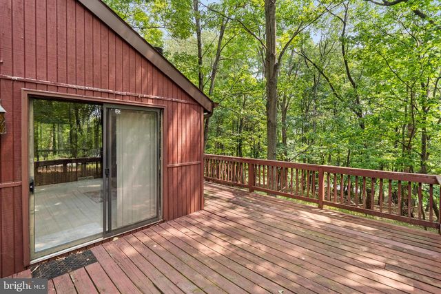 19 SNOWFLAKE LN, Hedgesville, WV 25427