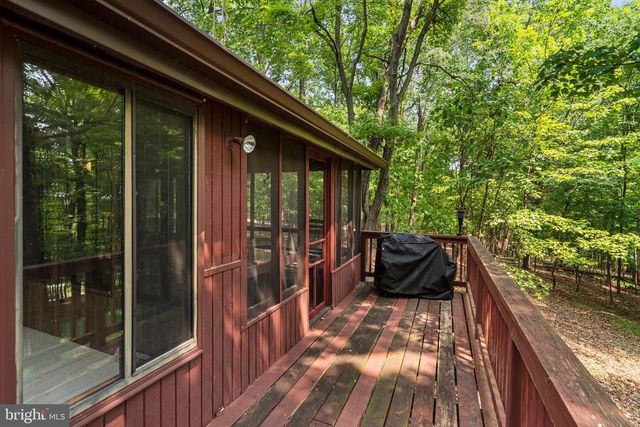 19 SNOWFLAKE LN, Hedgesville, WV 25427