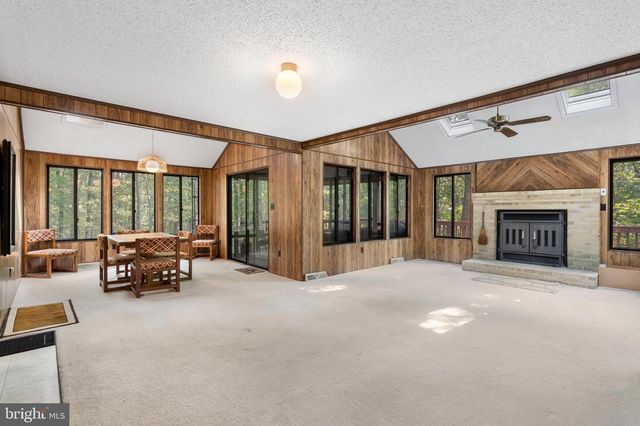 19 SNOWFLAKE LN, Hedgesville, WV 25427