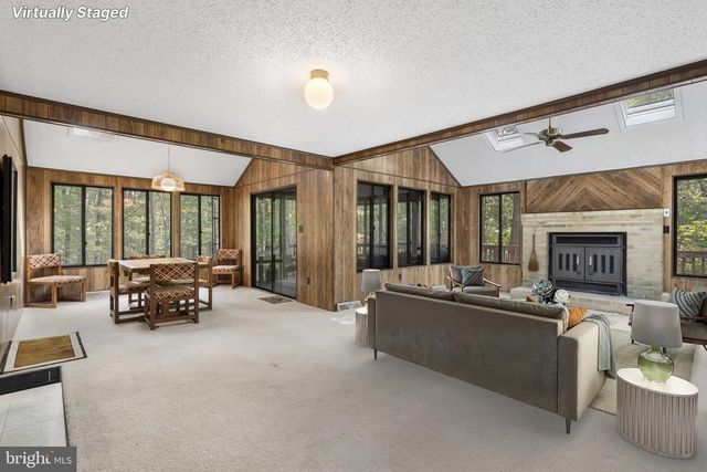 19 SNOWFLAKE LN, Hedgesville, WV 25427
