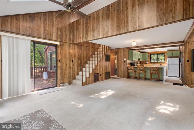 19 SNOWFLAKE LN, Hedgesville, WV 25427