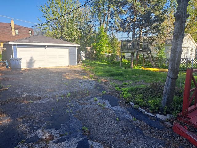 933 Mason Lane, Des Plaines, IL 60016