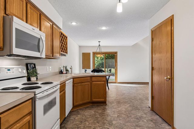 1842 Cliff Lake Court, Eagan, MN 55122