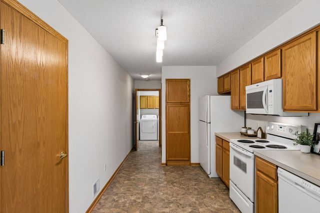 1842 Cliff Lake Court, Eagan, MN 55122