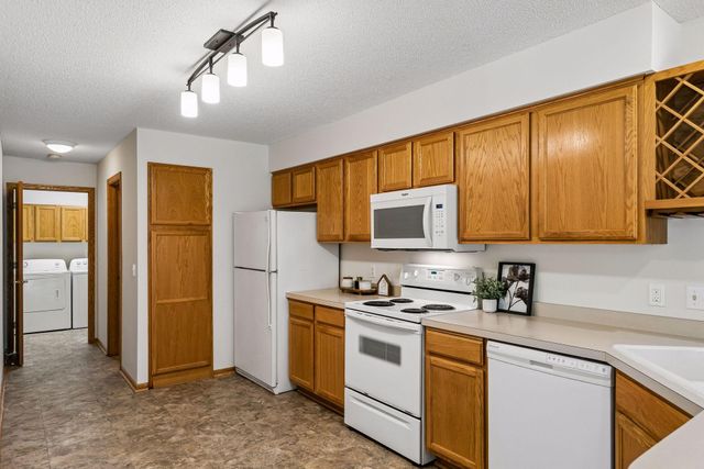 1842 Cliff Lake Court, Eagan, MN 55122