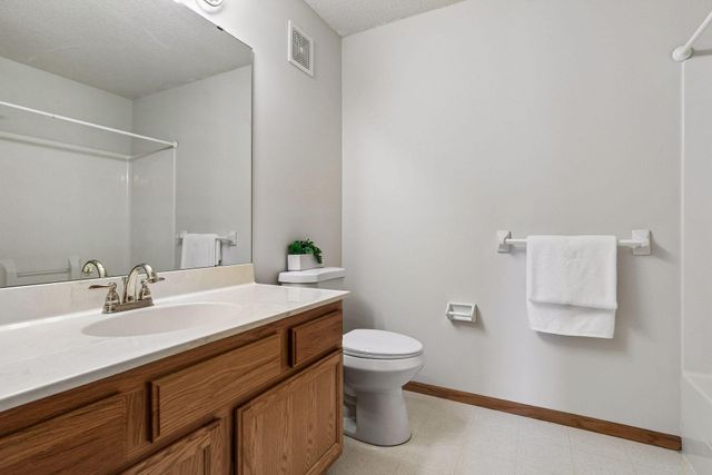 1842 Cliff Lake Court, Eagan, MN 55122