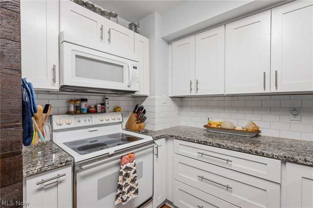 74 Landings Way, Avon Lake, OH 44012