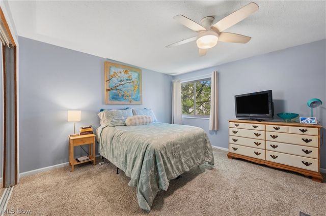 74 Landings Way, Avon Lake, OH 44012