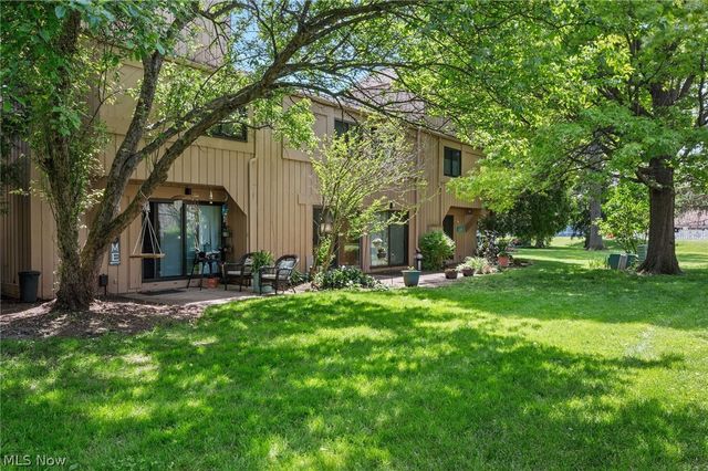 74 Landings Way, Avon Lake, OH 44012