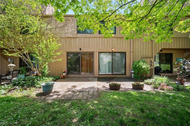 74 Landings Way, Avon Lake, OH 44012