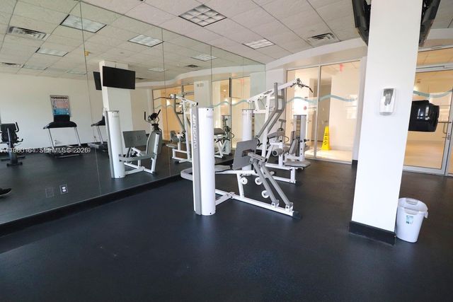 401 69th St 404, Miami Beach, FL 33141