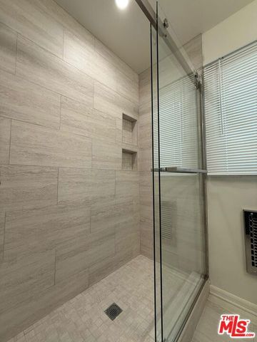 1025 W Clark Avenue C, Burbank, CA 91506